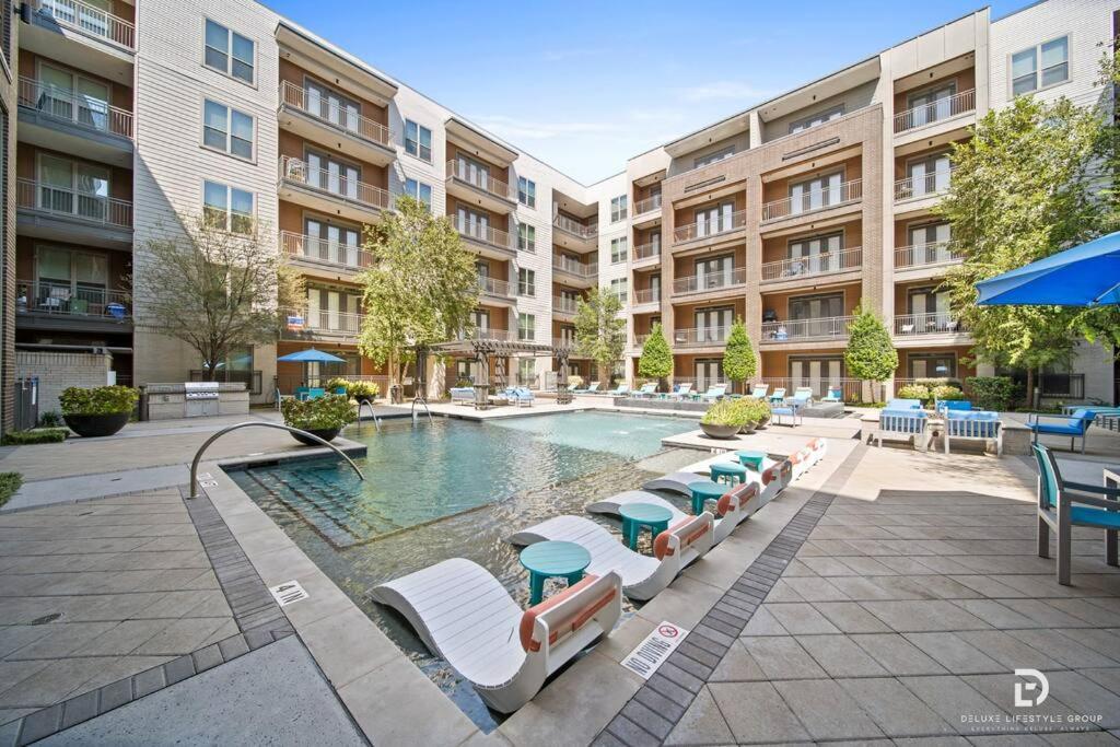 Downtown Houston Deluxe King Suite With Spa Amenities, Pool And Free Parking Exterior photo