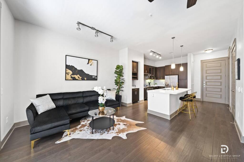 Downtown Houston Deluxe King Suite With Spa Amenities, Pool And Free Parking Exterior photo