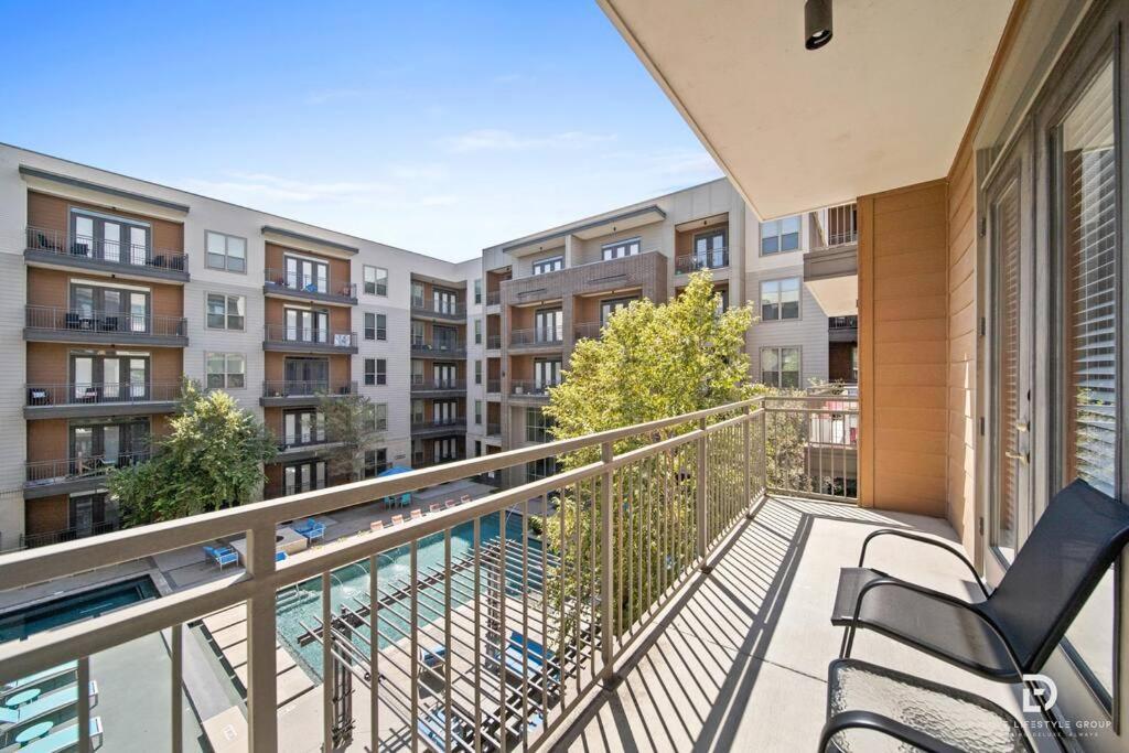 Downtown Houston Deluxe King Suite With Spa Amenities, Pool And Free Parking Exterior photo